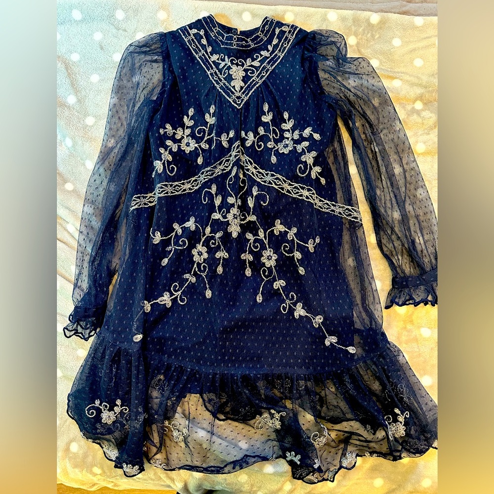Zara size 13/14 navy blue dress with embroidery